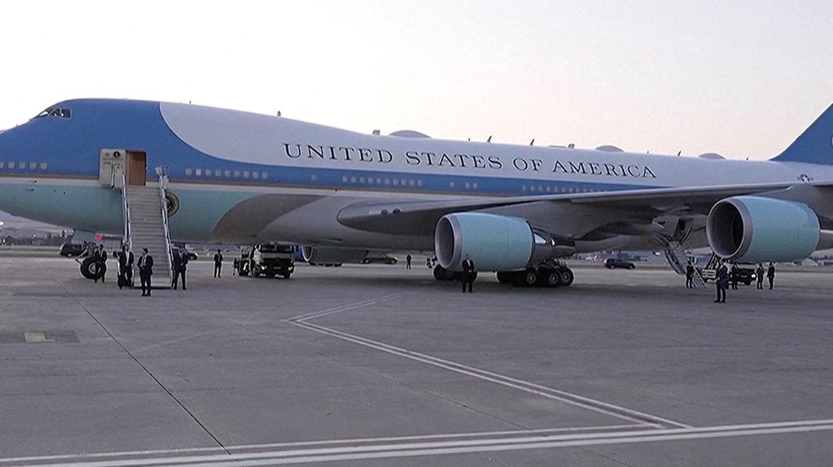 Paglalakbay sa Presidential Plane nang Walang Trump: Isang Pagsusuri