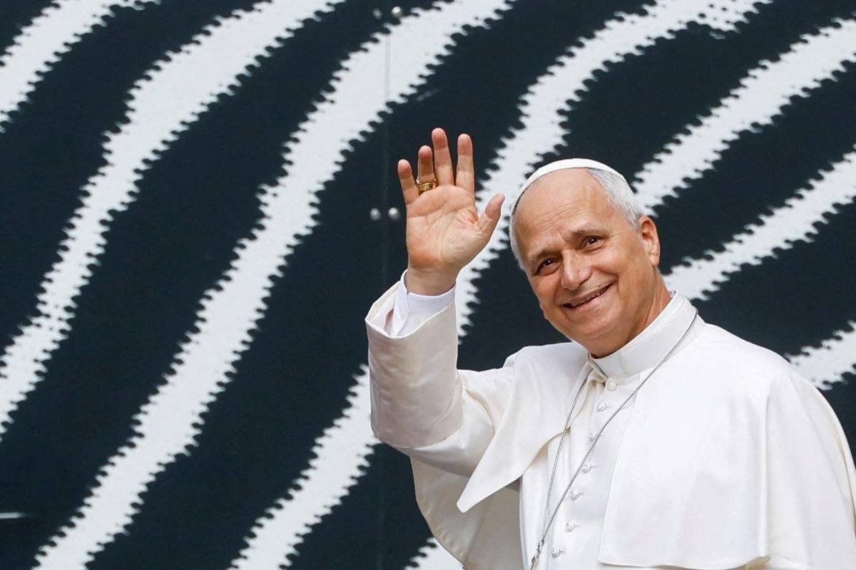 Unang Gabi ni Pope Leo XIV Matapos ang Operasyon, Tahimik ayon sa Holy See Press Office