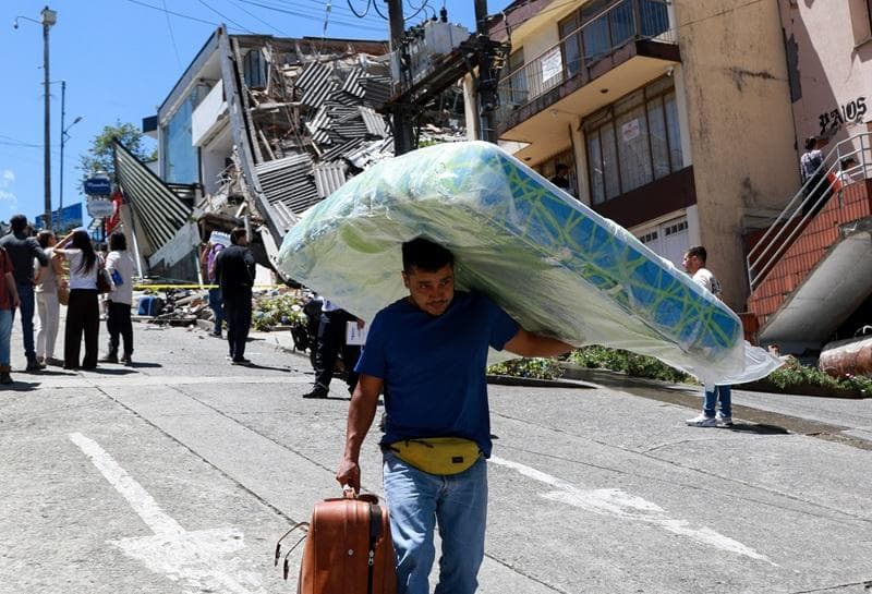 Mahigit 111 nasawi matapos ang malakas na lindol sa kanlurang Colombia