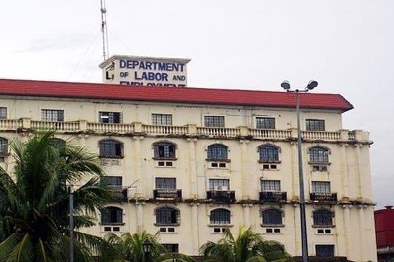 DOLE: Maaaring Tumanggi ang mga Empleyado sa Pribadong Sektor na Magtrabaho sa Gitna ng Ulan