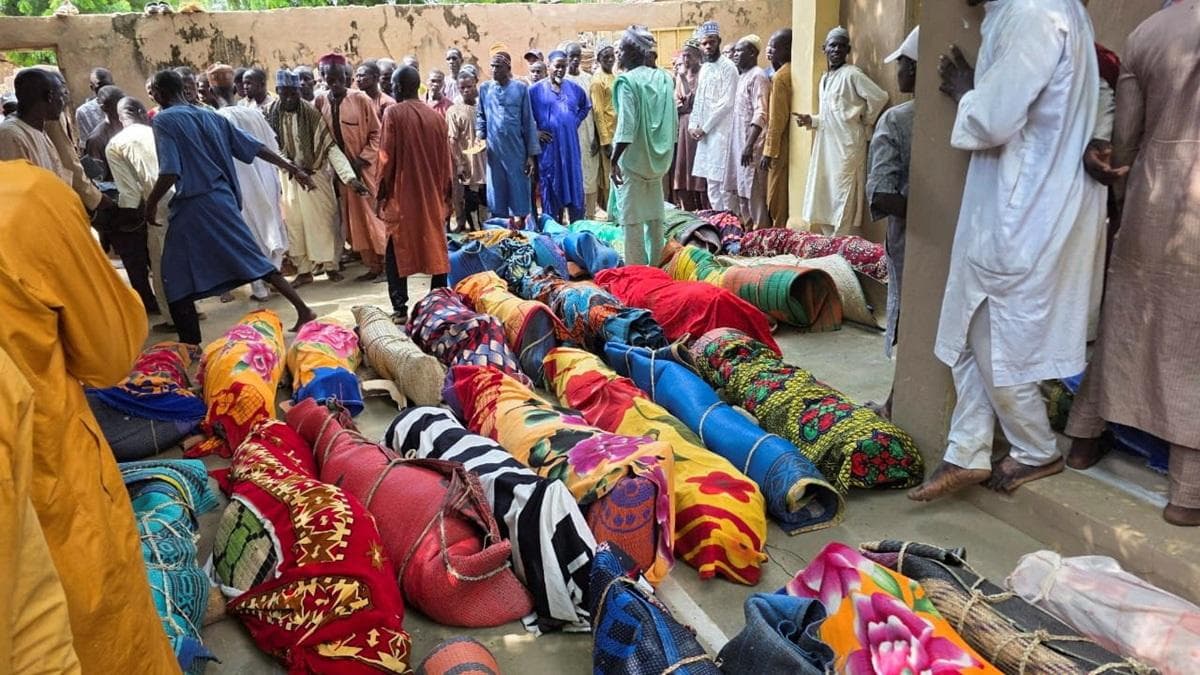 Bangkay ng mga Bata, Natagpuan Matapos Tumagilid ang Sobrang Lulan na Bangka sa Nigeria