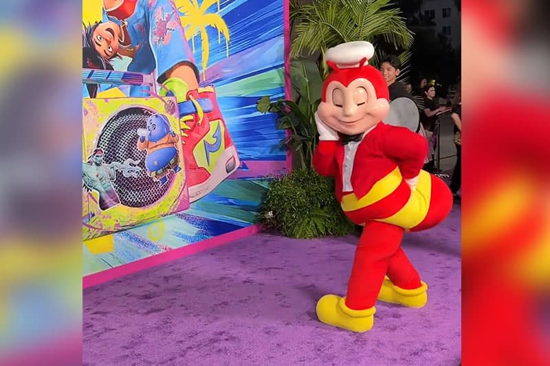 Jollibee Mascot, Umagaw ng Pansin sa Premiere ng ‘Forgotten Island’ sa LA