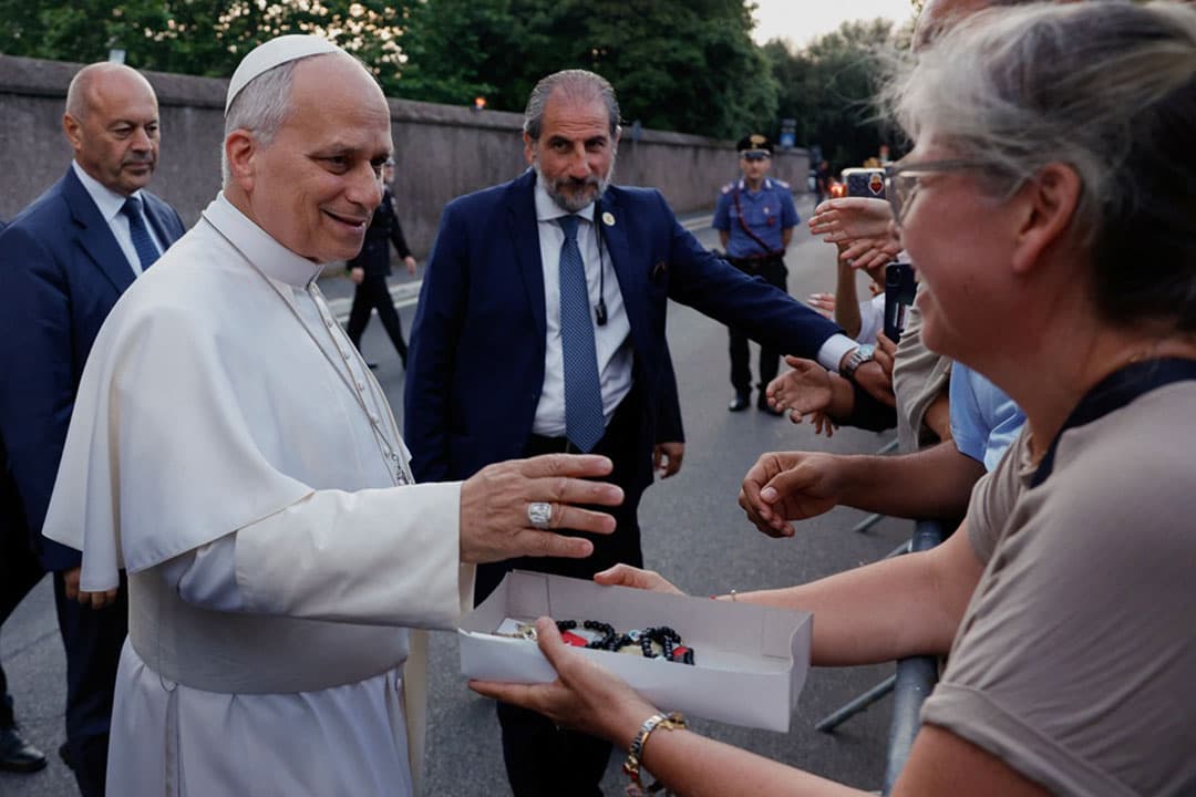Pope Leo Dumating sa Pransya na may Mensahe ng Kapayapaan at Pagsisisi sa mga Abusadong Pari