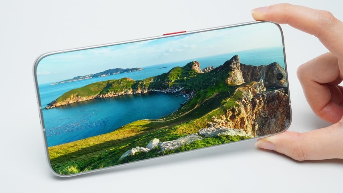 TECNO nagpakita ng bagong konsepto ng borderless na telepono