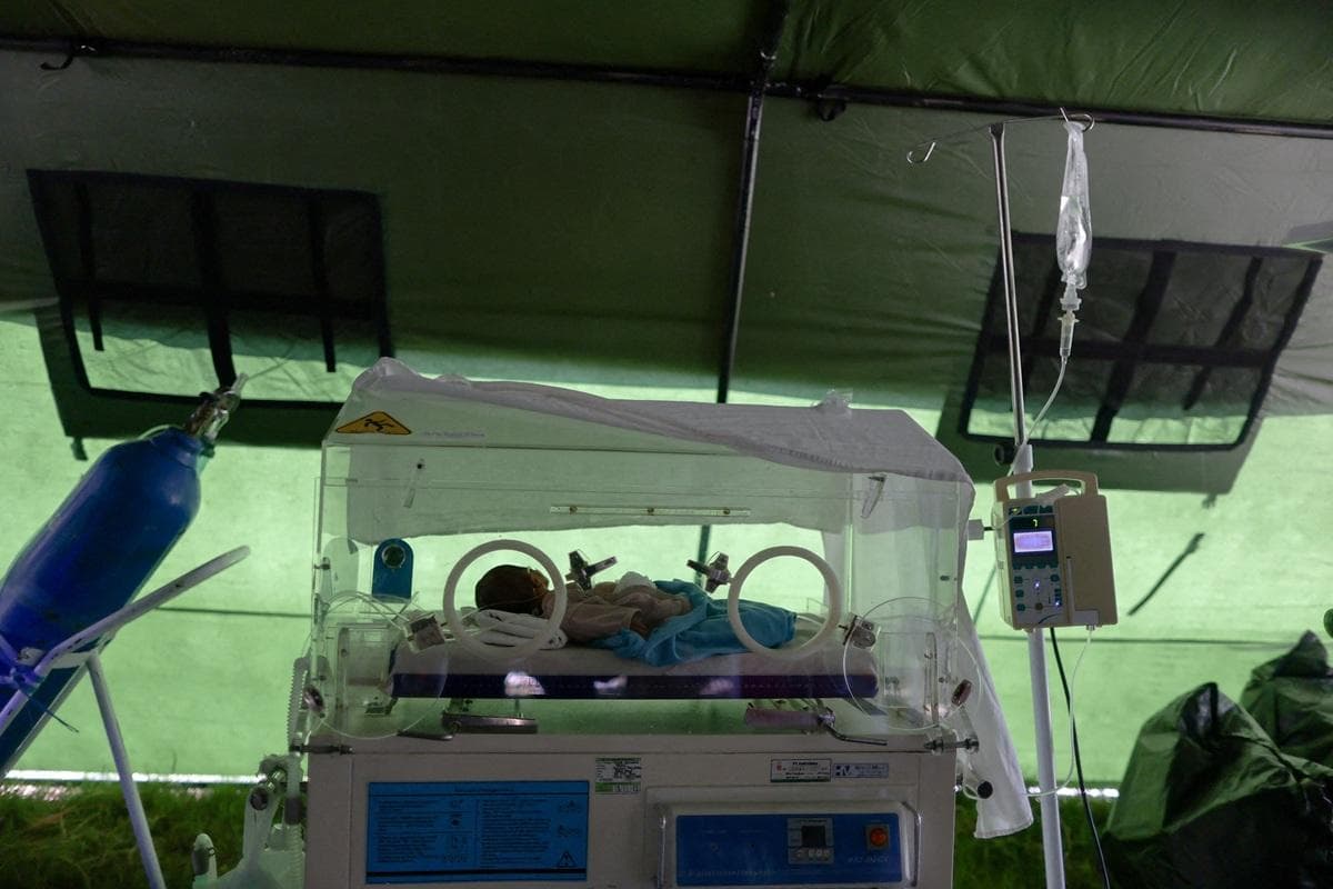 Babaeng Indonesian, Puno ng Pasasalamat Matapos ang Emergency na Panganganak sa Gitna ng Lindol na 7.7