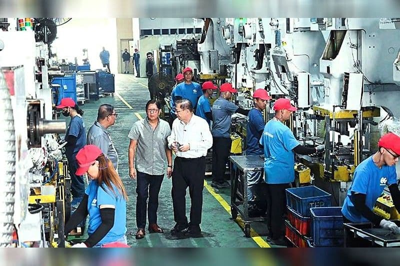 Marcos Nangako ng Karagdagang Tulong para sa mga MSME