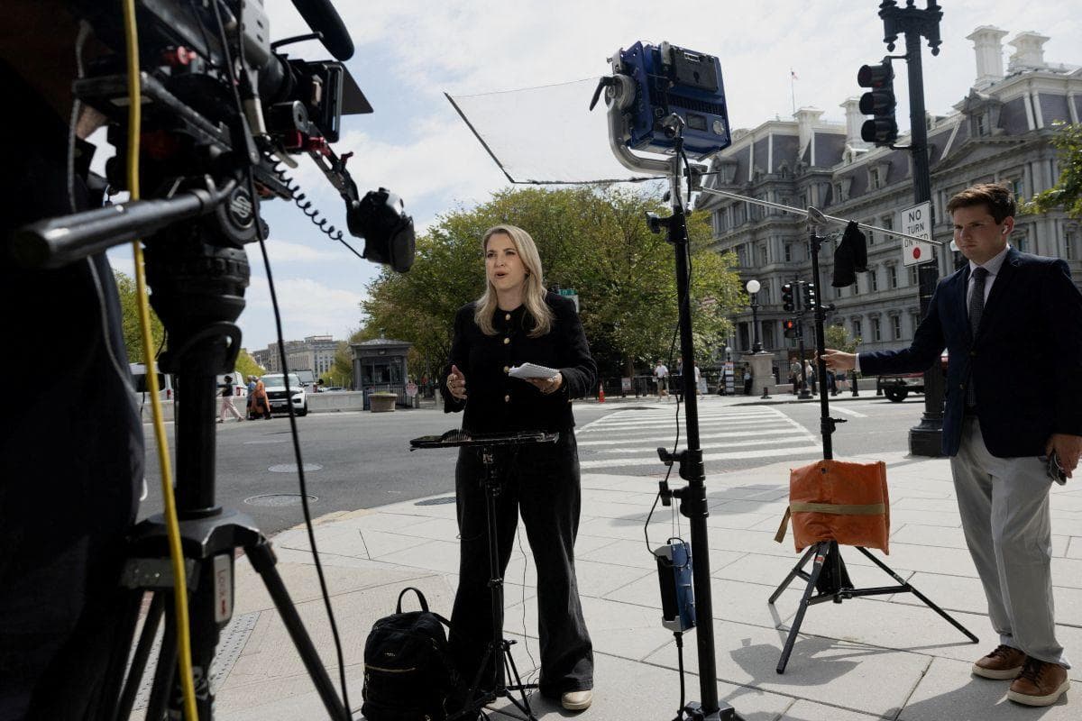 Mga News Outlet Humiling sa Hukuman na Palawigin ang Pagbabawal sa White House