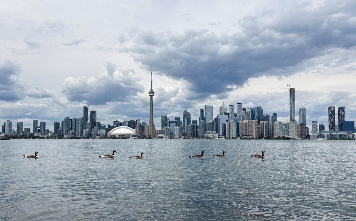 Trump, pumirma ng utos para palitan ang pangalan ng Lake Ontario bilang Lake America