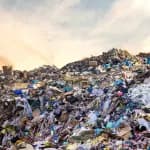 Pagtatapon ng Basura sa mga Daluyan ng Tubig sa Parañaque: Isang Malubhang Isyu
