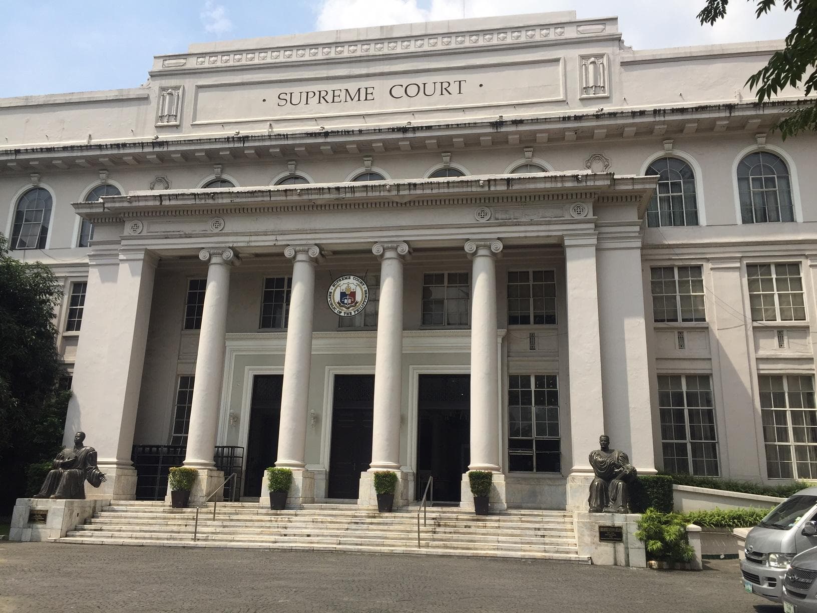 Abogado humiling sa Korte Suprema na balewalain ang desisyon ng impeachment court ng Senado ukol sa threshold