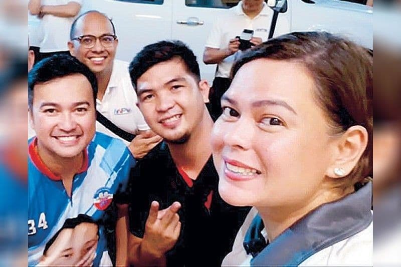 Malacañang, hinimok si Velasco na harapin ang imbestigasyon; mga bahay, ni-raid