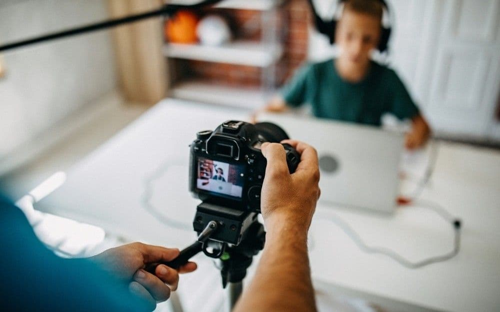 Mga Bata sa Vlogs at Influencers na Wala pang 15, Saklaw ng mga Bagong Alituntunin ng DOLE