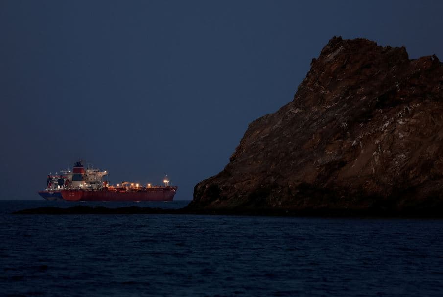 Pagtaas ng Presyo ng Langis Matapos Itigil ng Iran ang mga Barko sa Hormuz