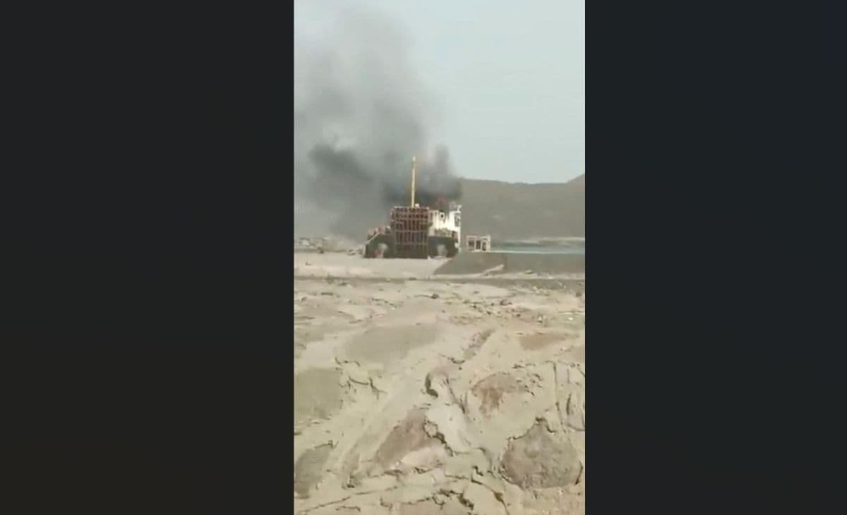Apat na crew at dalawang rescuer, nasawi sa atake ng Houthis sa Red Sea; iniulat ang missile strike sa Golpo