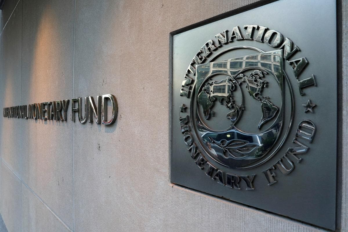 IMF muling ibinaba ang mga forecast sa paglago ng ekonomiya ng Pilipinas dahil sa mga hamon