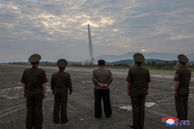 Hilagang Korea, naglunsad ng ballistic missile bago ang malawakang military drills ng US at South Korea