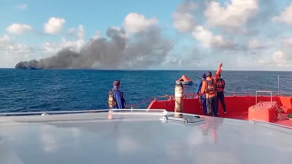 Isang patay, 172 na nailigtas matapos sumiklab ang apoy sa ferry mula Bali