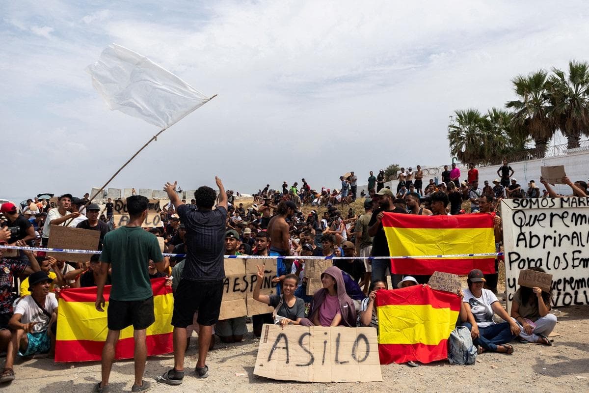 Maraming Migrante sa Ceuta, Espanya, Nagsagawa ng Protesta at Humiling ng Asylum