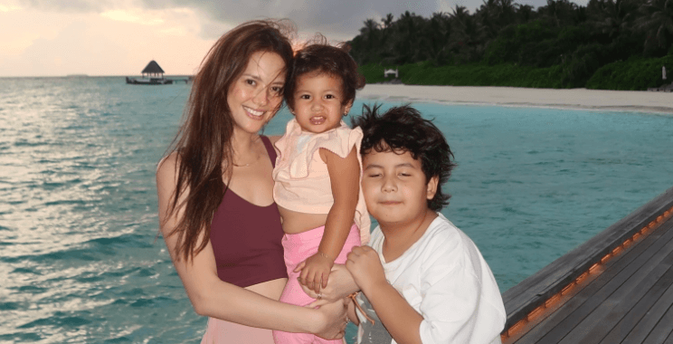 Ellen Adarna, masayang nagbakasyon sa Maldives kasama ang mga anak na sina Elias at Liana