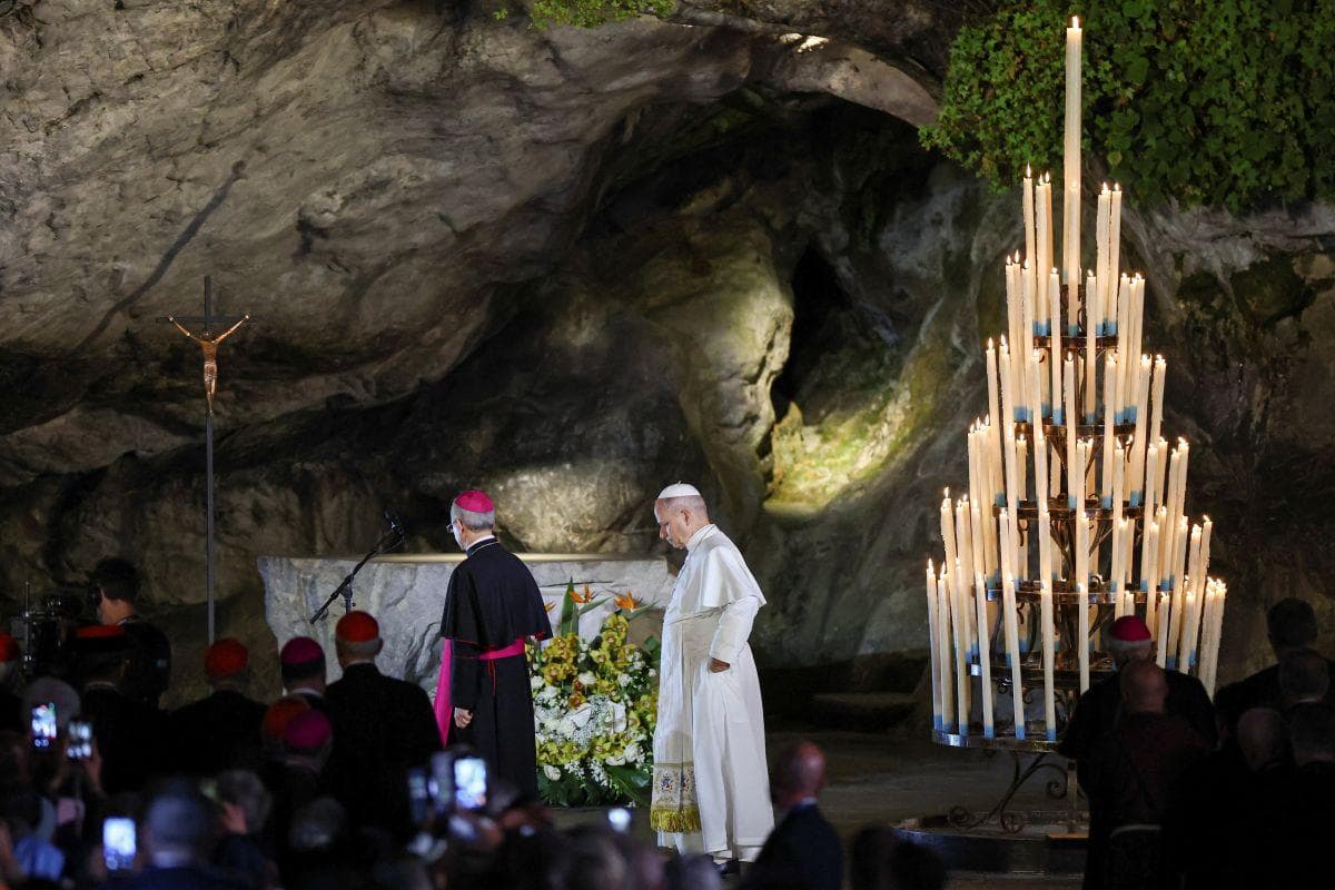 Pope Leo XIV, nanalangin sa Lourdes matapos ang malaking misa sa Paris