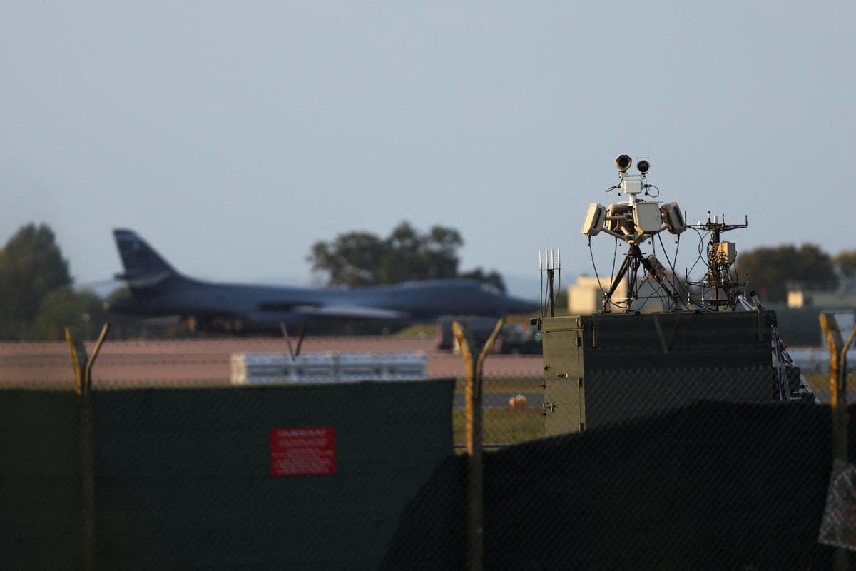 Maraming lalaki arestado sa insidente sa UK air base na ginagamit ng US