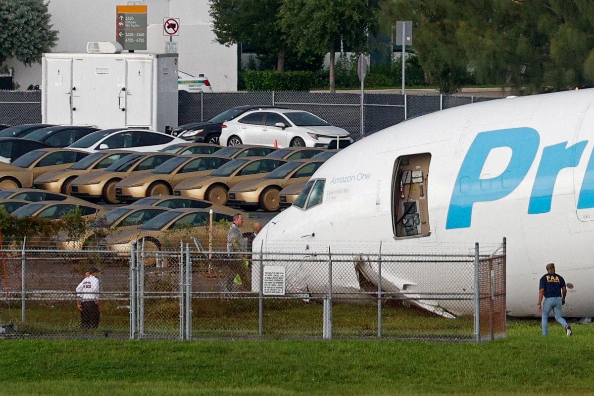 Limang tao patay sa pagbagsak ng cargo plane ng Amazon sa Miami